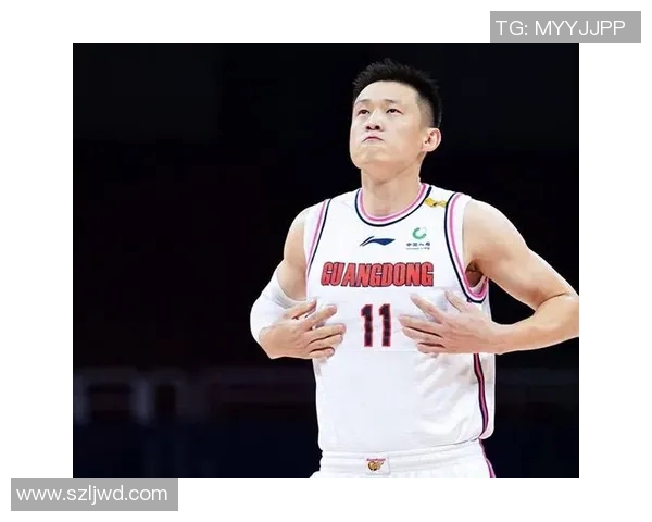 周鹏的篮球之路：从青涩少年到赛场传奇的辉煌历程与心路历程