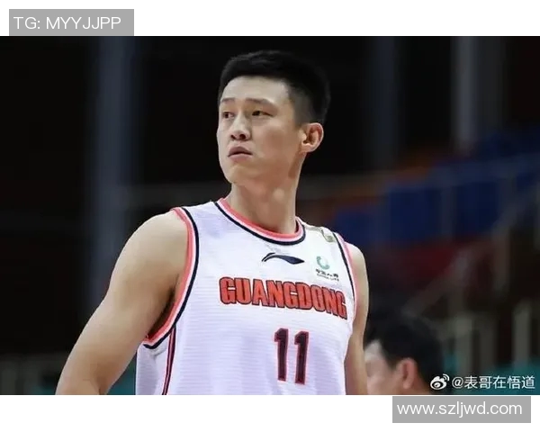 周鹏：从篮球场上的传奇到生活中的榜样，展现不屈精神与坚持信念的故事